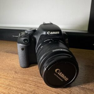 Canon Rebel T3i + Lente 18-55mm