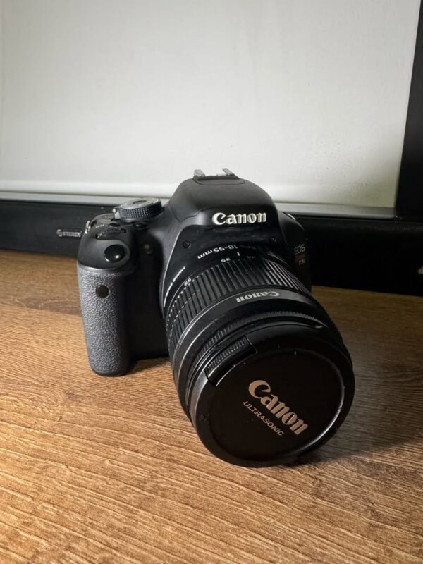 Canon Rebel T3i + Lente 18-55mm